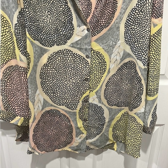 Nic + Zoe multi colored v neck button down blouse size 1X - Picture 4 of 9